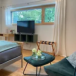 Vendégház Myplace Lauterach, Gaestezimmer Im Herzen Von Lauterach