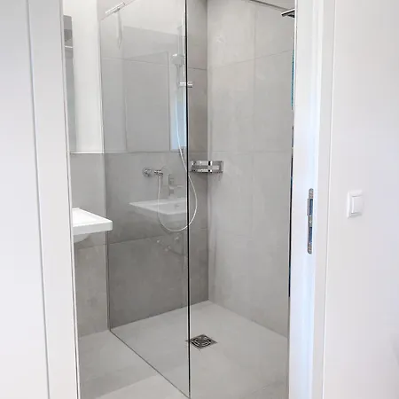 Neueroeffnung! Gaestezimmer Im Herzen Von