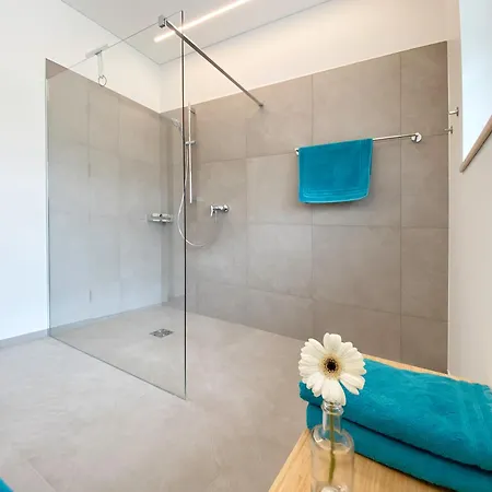 Neueroeffnung! Gaestezimmer Im Herzen Von Vendégház