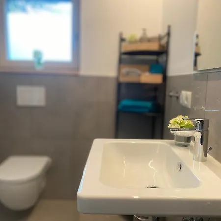 Neueroeffnung! Gaestezimmer Im Herzen Von Vendégház Lauterach